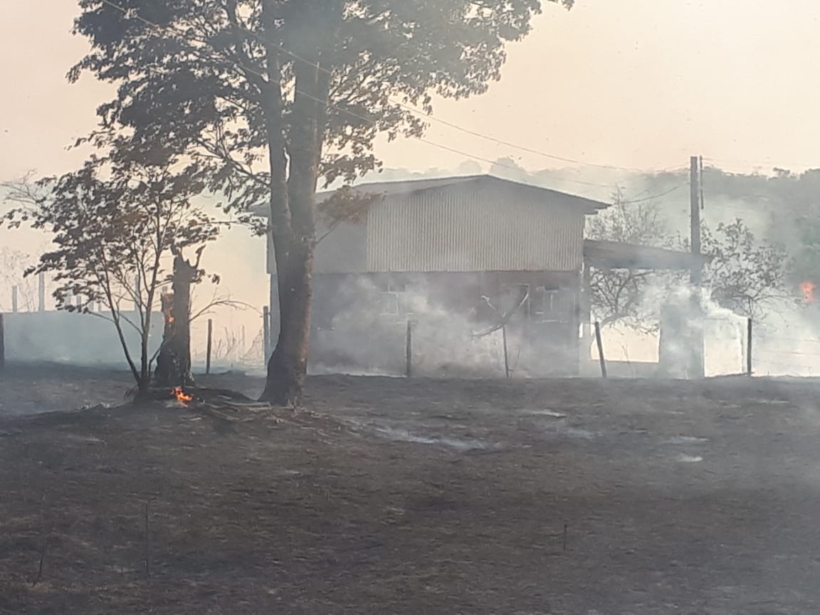 Incêndio em fazenda na MGC-497 em Uberlândia | Foto: Defesa Civil/Divulgação